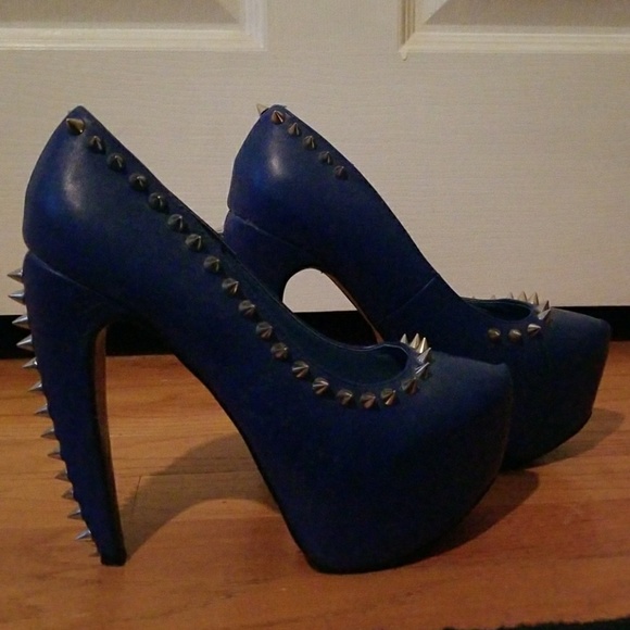 Super high spiked, curved platform heels - Picture 3 of 5